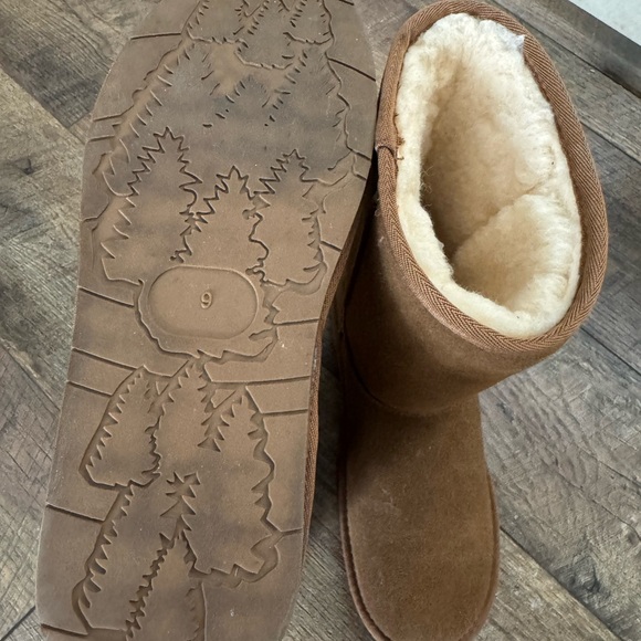 Brown Suede Shearling Boots - Picture 3 of 3